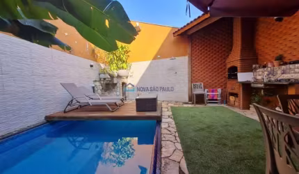 Sobrado 03 dormitórios, sendo 03 suítes. Área gourmet com piscina