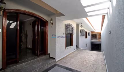 Casa térrea à venda, no Planalto Paulista, a 800 metros do metrô Saúde