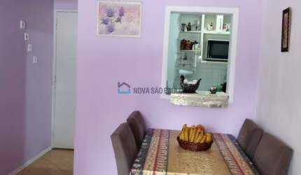 Apartamento de 2 dormitórios no térreo.