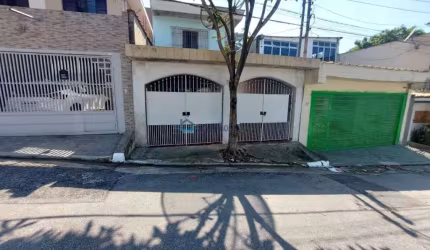 Casa à venda na Vila Guarani com 3 quartos e 2 vagas de garagem.