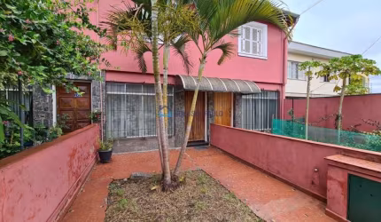 Casa a venda com entras para duas ruas.