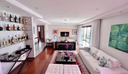 Apartamento alto padrão em rua tranquila e acabamento de primeira, pertinho do metrô Praça da Árvore