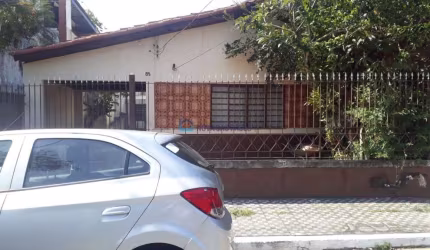 Casa térrea com terreno 9X36, 3 dorm, 4 vagas, próximo ao Metrô
