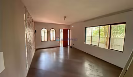 Sobrado a 740 mts metrô Sumaré . 03 dormitórios (1suíte) . 03 banheiros . 2 vagas . 140m²
