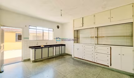 Casa à venda, na Vila Moinho Velho, a 900 metros do metrô Sacomã