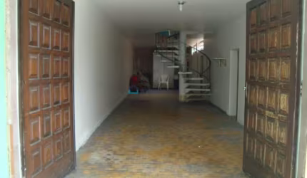 Sobrado com 03 dormitórios na região da Vila Santa Catarina.