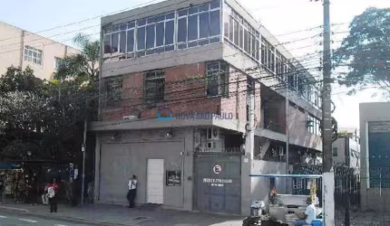 Prédio comercial ao lado do Metrô São Judas