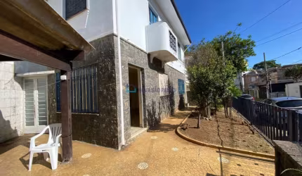 Casa à venda  ao lado da Estação de Metrô Praça da Árvore, com 2 quartos.