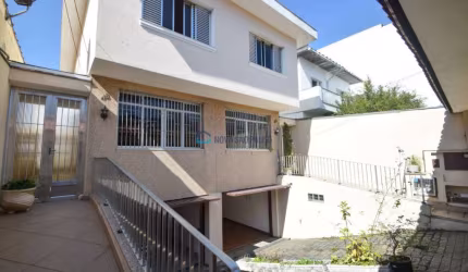 Casa à venda na Saúde com 3 quartos e 2 vagas de garagem.
