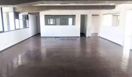 Venda. Conjunto Comercial no Brooklin com 212  m² . 3 vagas.  6 salas.