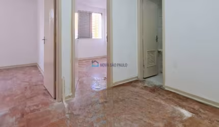 Apaprtamento à venda, 02 dormitórios na Liberdade à 600 mts do metrô Liberdade