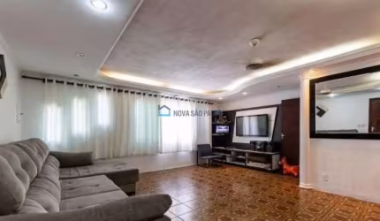 Sobrado - 220m² - 3 Dormitórios, 1 suíte, 3 Vagas - Vila das Mercês