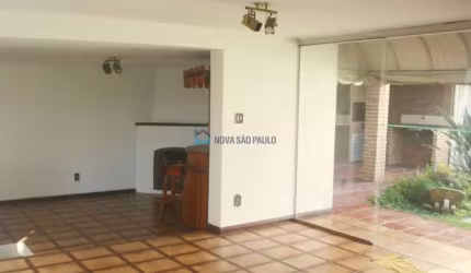 Sobrado no Brooklin Paulista, 328m² de área util, 4 Quartos, 4 Suítes, 3 Vagas