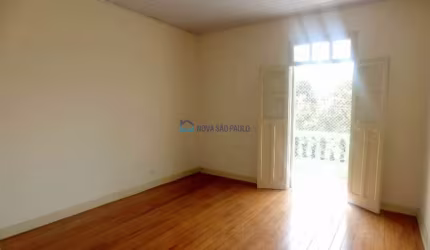 Renda Imediata e Diversificada! Imóvel com 6 locações em terreno de 18m² x 25m²