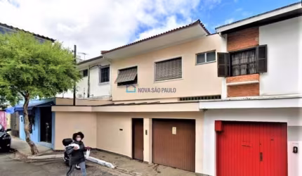 Casa com 05 dormitorios , 2 vagas, edicula ao lado do Metrô Saúde.