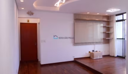 Apartamento de 109m² com 3 dormitórios, 1 suíte e 2 vagas de garagem.