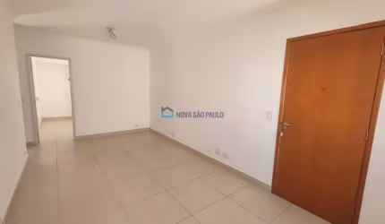 Apartamento Bairro Saúde. 62,89m². Metrô Saúde e Praça da Árvore.