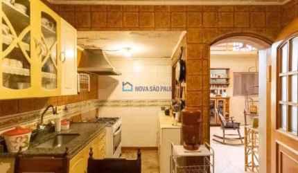 Casa Grande  Vila Mariana 240m2 - 5 dormitórios, 1 suíte, 1 vaga em rua tranquila