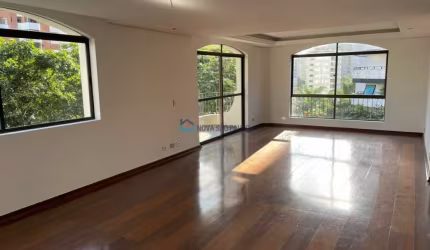 Apartamento em Vila Uberabinha com 190m² - 3 Dormitórios, 2 suítes