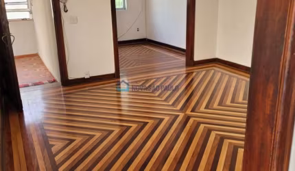 Casa de vila com 03 Dormitórios, 01 suíte e 03 vagas de garagem