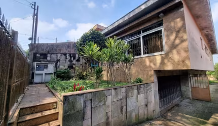 Casa à venda, com 312 m², 3 dormitórios, 8 vagas, no Jabaquara, a 400 metros do metrô