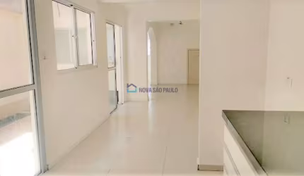Sobrado à venda com 3 quartos e 2 vagas de garagem na Granja Julieta