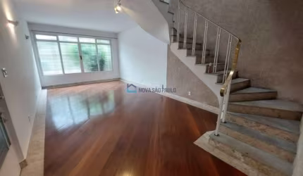 Sobrado na Aclimação, 140m², 3 quartos , 1 suíte , 2 vagas , fins comerciais, zona mixta.