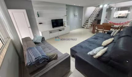 Sobrado a venda na Saúde de 185m², com 3 suites e 4 vagas. Reformada e Quintal com churrasqueira.