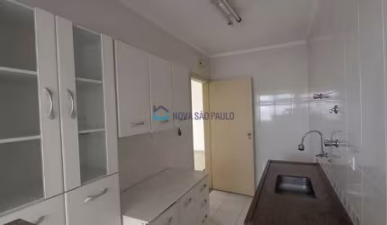 Apartamento com 2 quartos 2 banheiros  próximo ao metrô Saúde