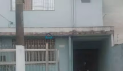 Casa à venda na Vila Guarani com 3 quartos e 3 vagas de garagem.