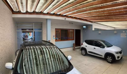 Casa com 3 quartos e 4 vagas na Saude