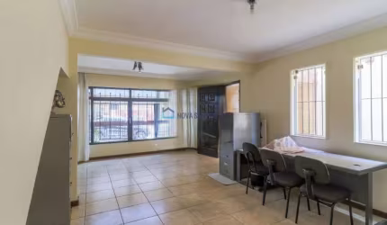 Sobrado com 185m² 3 Dormitórios sala 2 ambientes cozinha 2 banheiros lavanderia 2 vagas de garagem.