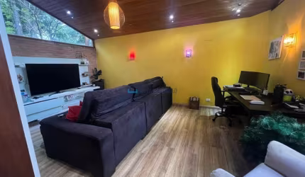 Casa à venda no Planalto Paulista com 3 quartos e 2 vagas de garagem.