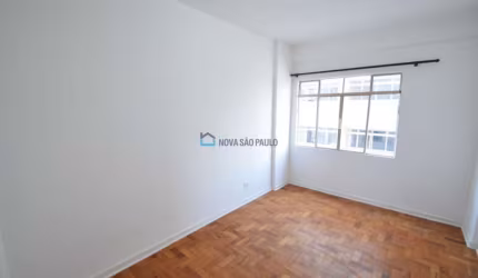 Oportunidade, apartamento a 300 metros do metrô saúde, com 2 dormitórios vaga de garagem. !