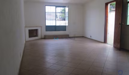 Casa  à venda no Jabaquara com 3 quartos sendo 1 suíte e 2 vagas de garagem.