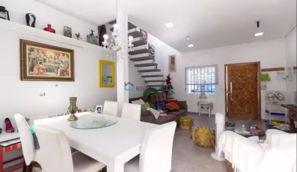 Sobrado com 135m² 3 dormitórios sala 2 ambientes  cozinha 3 banheiros lavanderia 1 vaga de garagem