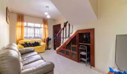 Sobrado de 175 m² com 3 dorms e 1 suíte sala 2 ambientes cozinha 3 banheiros lavanderia 2 vagas.