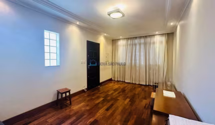 Casa com 4 dormitórios, sendo 1 suíte, e mais uma suíte  completa de empegada.