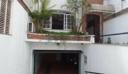 Sobrado à venda no Jabaquara com 5 quartos e 3 vagas de garagem.
