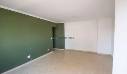 Apartamento à venda perto do Metrô Saúde com 2 quartos e 1 vaga de garagem.