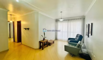 Apartamento na Chácara Inglesa região da Vl Mariana com 3 dormitório, 2 vagas de garagem.