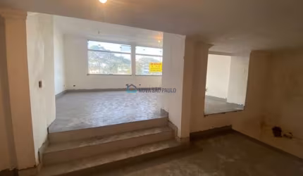 Sobrado Residencial/Comercial com 2 lojas na parte de baixo