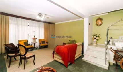 Sobrado com 327 m² 3 dormitórios sendo 1 suíte sala cozinha 3 banheiros lavanderia 4 vagas garagem
