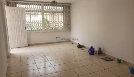 Casa à venda no Parque Jabaquara com 3 quartos e  3 vagas de garagem.