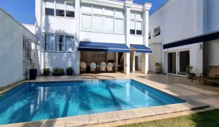 Casa ampla e requintada|piscina|área gourmet| lindo jardim