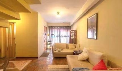Venda. Sobrado com 120M². Campo Belo. 3 Quartos. 2 Vagas