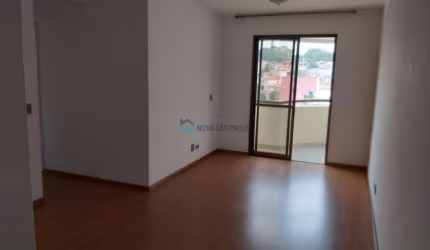 Apartamento Saúde/São Judas, vago, próximo a escolas, bancos, supermercados, drogarias, fácil acesso