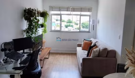 Apartamento reformado, Parque da Aclimação, escolas, supermercados, bancos.      ,
