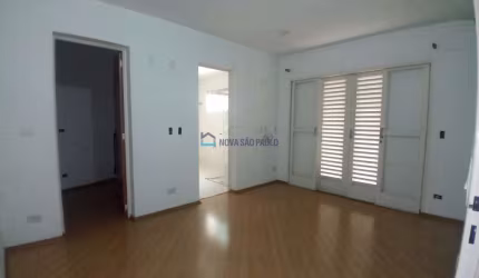 Sobrado  à venda na  Chácara Inglesa com 4 suítes e 4 vagas