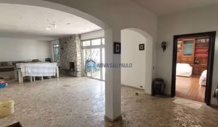 Casa de 800m², com 4 dormitórios em Indianópolis